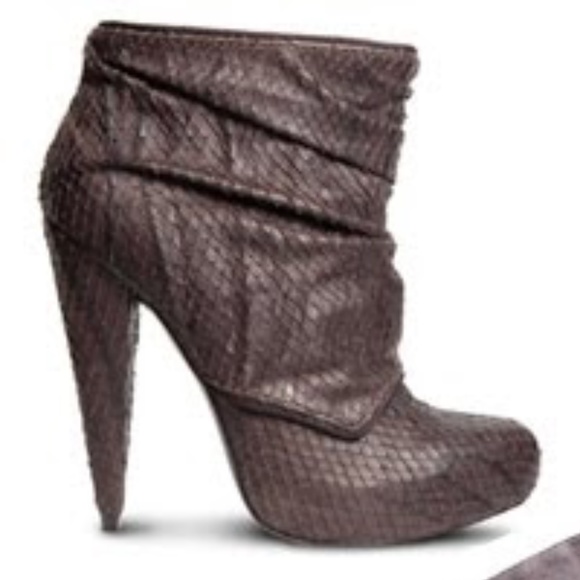 - ELIZABETH AND JAMES LEATHER SLIP ON BOOTS - - Picture 7 of 7